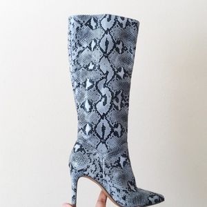 NEW! Steve Madden Blue Snakeskin Print Boots